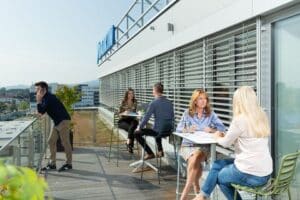 Daikin Terrasse Mit Mitarbeitern