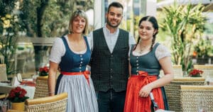 Familienhotelpost Millstatt Mitarbeiter Im Gastgarten C Gert Perauer