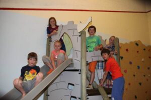 Gruppenfoto Kinder im Indoorspielplatz