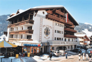 Aussenansicht Hotel mit Winter