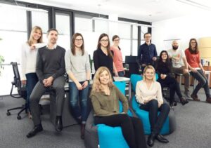 Teamfoto im Büro