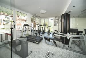 Lehrbetriebhotel Eschenhof 2 Fitnessraum Sportgeraete Laufband