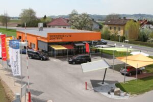 Luftaufnahme Zentrale mit Parkplatz